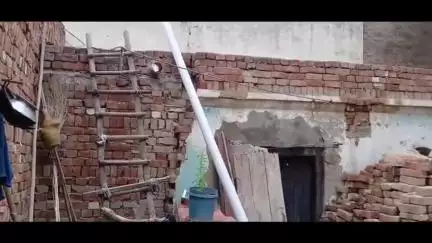 बड़ौत: बिजवाड़ा गांव में दबंग के उत्पीड़न से एक परिवार परेशान, दीवार निर्माण में बाधा डाल रहे हैं