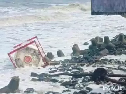 അമ്പലപ്പുഴ: കപ്പലപകടം, നാമമാത്ര നഷ്ടപരിഹാരം നൽകാനുള്ള തീരുമാനം അംഗീകരിക്കില്ലെന്ന് മുൻ MLA വി ദിനകരൻ പ്രസ്ക്ലബിൽ പറഞ്ഞു