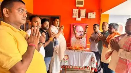 कुरसाकांटा: श्यामा प्रसाद मुखर्जी की पुण्यतिथि पर बटरहा में आपदा प्रबंधन मंत्री विजय कुमार मंडल ने दी श्रद्धांजलि