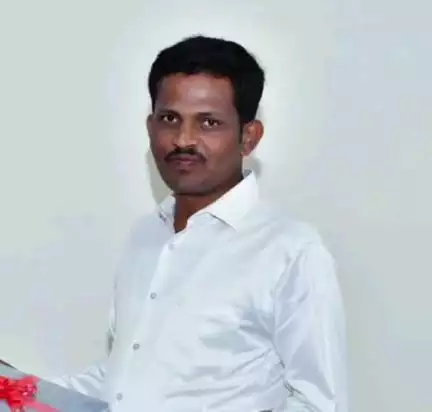 కళ్యాణదుర్గం: నకిలీ స్టాంపులు, చలానాలు తయారు చేసి కోట్లాది రూపాయల అవినీతికి పాల్పడ్డాడనే అభియోగంతో కళ్యాణదుర్గం మీసేవ బాబును అరెస్టు