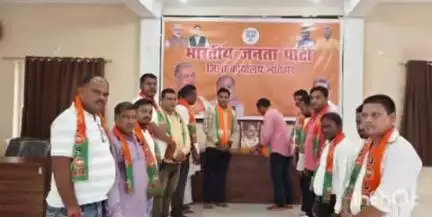 लातेहार: भाजपा जिला कार्यालय डूड़गी में डॉ. श्यामा प्रसाद मुखर्जी की पुण्यतिथि बलिदान दिवस के रूप में मनाई गई, दी श्रद्धांजलि
