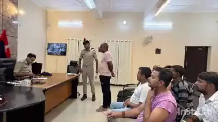 नवादा: समाहरणालय स्थित पुलिस कार्यालय में एसपी अभिनव धीमान ने जनता दरबार का आयोजन किया, फरियादियों की उमड़ी भीड़