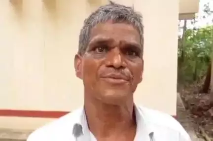 शोहरतगढ़: मृतक प्रमाण पत्र बनाने में आनाकानी कर रहा ग्राम पंचायत संचिव, पीड़ित ने मीडिया को दिया बयान