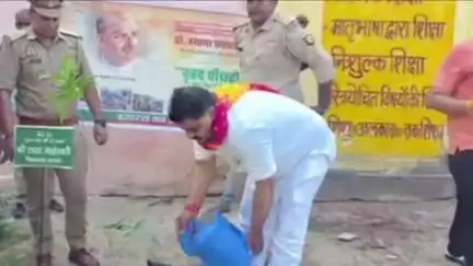 सासनी: पंडित श्यामा प्रसाद मुखर्जी के बलिदान दिवस पर भाजपा जिलाध्यक्ष ने कन्या गुरुकुल महाविद्यालय में किया वृक्षारोपण