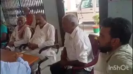 कुर्था: मानिकपुर पुलिस ने केमदारचक गांव में वर्षों से चले आ रहे रास्ते के विवाद को मिल बैठकर सुलझाया