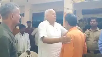 बिसवां: सांडा में कृषि मंत्री सूर्य प्रताप साही ने खाद बीज की दुकानों के औचक निरीक्षण में चार दुकानों को सीज किया
