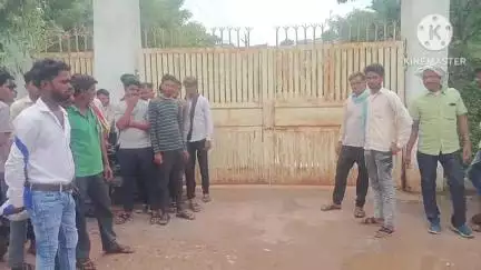 पिछोर: ग्राम बघरवारा के ग्रामीण महीनों से बिजली कटौती से परेशान, ज़िम्मेदार अधिकारी नहीं दे रहे ध्यान