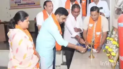 સોનગઢ: સોનગઢ નગરના રંગઉપવન હોલ ખાતે પ્રમુખની હાજરીમાં કાર્યક્રમ યોજાયો.