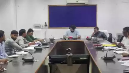 जशपुर: खाद-बीज की मांग के अनुसार आपूर्ति सुनिश्चित करने के लिए कलेक्टर ने दिए निर्देश, समीक्षा बैठक आयोजित