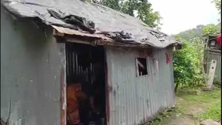 নবদ্বীপ: নবদ্বীপ স্টেশন সংলগ্ন কুলিপাড়া বস্তিতে উচ্ছেদের সময়সীমা শেষ হচ্ছে মঙ্গলবার,ভিটেমাটি হারাবার আতঙ্কে শতাধিক পরিবার