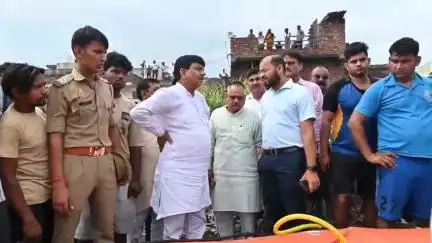 मुज़फ्फरनगर: शेरनगर में नाले में डूबे बच्चे का नहीं मिला सुराग, राज्यमंत्री कपिल देव ने मौके पर पहुंच कर लिया बचाव कार्य का जायजा