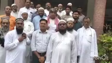 कासगंज: पचपोखरा गांव में शादी समारोह में हर्ष फायरिंग, डीजे और आतिशबाजी पर रोक लगाने को लेकर मौलानाओं ने डीएम को दिया ज्ञापन