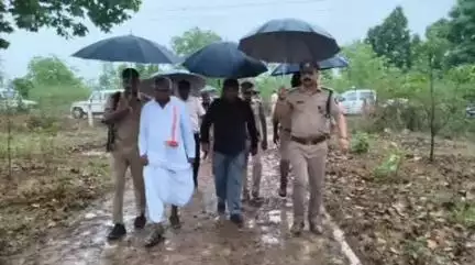 चकिया: देवरी में डॉ श्यामा प्रसाद मुखर्जी जी के बलिदान दिवस के अवसर पर चकिया विधायक ने किया वृक्षारोपण