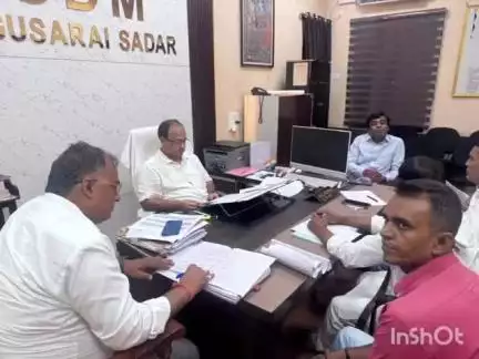 बेगूसराय: आगामी विधानसभा चुनाव के मद्देनज़र सदर SDO ने कार्यालय कक्ष में की बैठक, कई मुद्दों पर हुई चर्चा