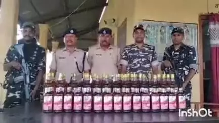 हरलाखी: पिपरौन: एसएसबी और हरलाखी पुलिस ने 3866 बोतल विदेशी शराब से लदा ट्रक किया ज़ब्त, धंधेबाज फरार