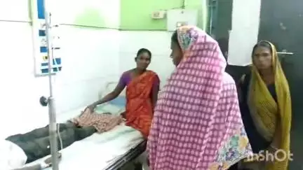 हिलसा: हिलसा थाना क्षेत्र के मदारचक गांव में बिजली के करेंट से एक किशोर झुलसा
