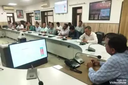 जालौर: जालौर कलेक्ट्रेट सभागार में साप्ताहिक समीक्षा बैठक का आयोजन हुआ