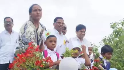 आरमोरी: अंजनटोला येथील जिल्हा परिषद प्राथमिक शाळेच्या प्रवेश उत्सवाच्या कार्यक्रमाला आमदार रामदास मसराम यांनी लावली हजेरी