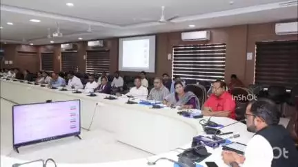 होशंगाबाद नगर: नर्मदापुरम कलेक्ट्रेट कार्यालय में समय सीमा की बैठक आयोजित, जिला पंचायत सीईओ उपस्थित रहे