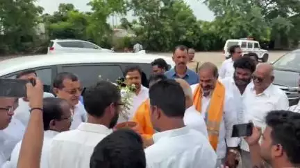 సిరిసిల్ల: ఎస్ హెచ్ జి మహిళాసంఘాలసభ్యులకు ఇందిరా మహిళా కింద సిరిసిల్లలో సిద్ధం చేస్తున్న చీరలు పంపిణీ చేయడం గర్వకారణం ప్రభుత్వ విప్