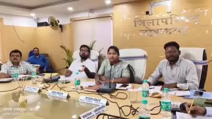 लोहरदगा: जिला परिषद अध्यक्ष रीना कुमारी ने विकास योजनाओं की समीक्षा की, सड़क-पुल मरम्मत व पेयजल संकट के समाधान के दिए निर्देश