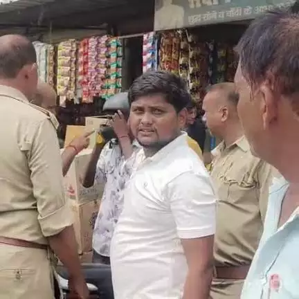 ऊंचाहार: ऊंचाहार नगर के चौराहे से भागी किशोरी को बाइक पर लिफ्ट देने वाले युवक को पुलिस ने पकड़ा