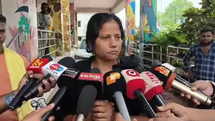 ଅନୁଗୋଳ: ଜିଲ୍ଲା ମୁଖ୍ୟ ଚିକିତ୍ସାଳୟରେ ଅଲଟ୍ରାସାଉଣ୍ଡ ରେ ଅବ୍ୟବସ୍ଥା ନେଇ ପ୍ରତିକ୍ରିୟା ରଖିଲେ ବିନୋଦିନୀ ମାଝୀ