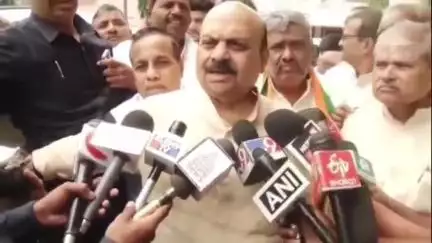 ಹಾವೇರಿ: ರಾಜ್ಯದಲ್ಲಿ ಅಧಿಕಾರಿಗಳ ವರ್ಗಾವಣೆಯಲ್ಲಿ ಬಹುದೊಡ್ಡ ಭ್ರಷ್ಟಾಚಾರ ನಡೆಯುತ್ತಿದೆ ನಗರದಲ್ಲಿ ಮಾಜಿ ಸಿ ಎಂ ಬೊಮ್ಮಾಯಿ