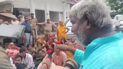 गोरखपुर: पिपराइच क्षेत्र के भट्टे पर मैनेजर के गायब होने पर परिवार को न्याय दिलाने के लिए रा.लो.द का प्रतिनिधिमंडल मिला एसएसपी से