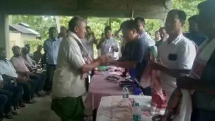ওদালগুৰি: মাজবাট সমষ্টিৰ বিধায়ক চৰণ বড়োৰ উপস্থিতি বালিগাওঁত শতাধিক লোকে বিপিএফত যোগদান