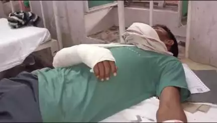 बांसवाड़ा: पृथ्वी खेड़ा गांव में जमीन विवाद के चलते चचेरे भाइयों ने दो चचेरे भाई के हाथ-पैर तोड़ दिए, एमजी अस्पताल में उपचार जारी