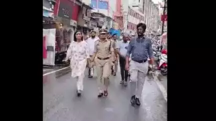 વલસાડ: સ્ટેડિયમ રોડ સહિતના રથયાત્રાના રૂટ ઉપર જિલ્લા પોલીસ વડાએ ટીમ સાથે સ્થળ નિરીક્ષણ કર્યું