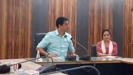दतिया नगर: न्यू कलेक्ट्रेट सभागार में दतिया कलेक्टर ने पत्रकारों के साथ प्रेस कॉन्फ्रेंस की, नगर के मुद्दों पर हुई चर्चा
