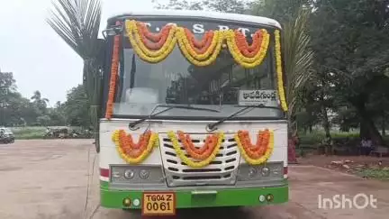 అశ్వారావుపేట: అశ్వారావుపేట నుండి కావడిగుండ్ల గ్రామాల మధ్య నూతన బస్సు సర్వీసును ప్రారంభించిన ఎమ్మెల్యే జారే ఆదినారాయణ