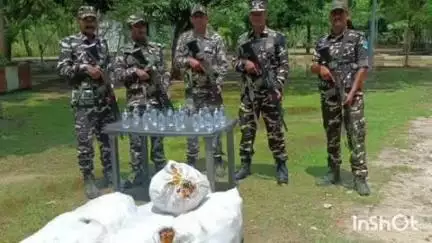 हरलाखी: गंगौर एसएसबी कैम्प के जवानों ने झाड़ियों में छिपाकर रखी 600 बोतल शराब ज़ब्त की