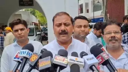 इटावा: सपा सांसद ने कथावाचक के साथ हुई अमानवीय घटना को संविधान विरोधी बताया, कार्रवाई न होने पर सड़क से संसद तक होगा प्रदर्शन