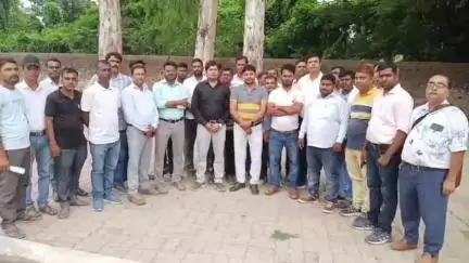 सिवान: 16 सूत्री मांगें पूरी न होने पर आवास कर्मी हड़ताल पर जाएंगे, गांधी मैदान में हुई बैठक