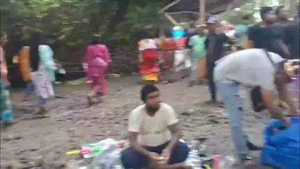 নাকাশিপাড়া: নাকাশিপাড়া নাংলা সাহেব তলার দেড়শ বছরের প্রাচীন পীরের স্থানের মেলায় হাজার হাজার ভক্তদের ভীড়