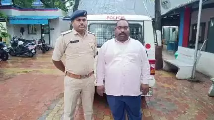 વલસાડ: રૂરલ પોલીસ સ્ટેશનના પ્રોહિબિશનના ગુનામાં 2 વર્ષથી વોન્ટેડ આરોપીને SOGની ટીમ સુરતથી ઝડપી લાવી
