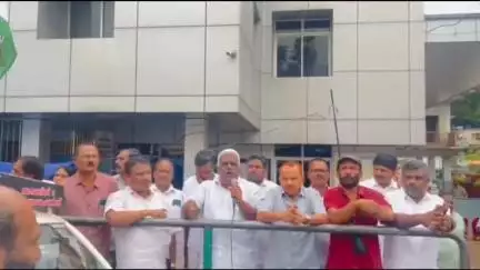 വെെത്തിരി: നിലമ്പൂർ വിജയാവേശം ജില്ലയിലും, കൽപ്പറ്റയിൽ യു.ഡി.എഫ് ആഹ്ലാദ പ്രകടനം നടത്തി