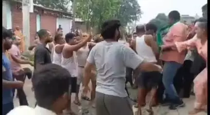 बेगूसराय: बेगूसराय के पन्हास वार्ड 26 में पानी बहाने को लेकर दो पक्षों में मारपीट, वीडियो वायरल