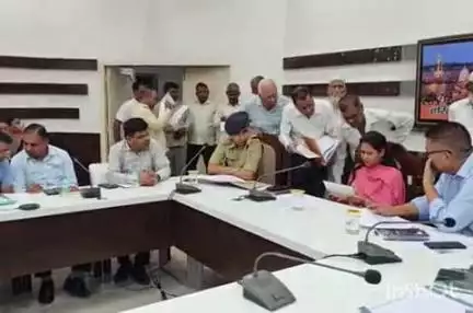 हरिद्वार: DM मयूर दीक्षित की अनुपस्थिति में CDO आकांक्षा कोण्डे ने रौशनाबाद स्थित जिला कलेक्ट्रेट में की जनसुनवाई