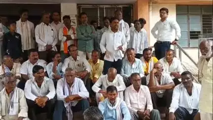 महागाव: मागील वर्षीच्या अतिवृष्टीची भरपाई शेतकऱ्यांच्या खात्यात तातडीने जमा करा, राष्ट्रीय किसान मोर्चाचे तहसीलदारांना निवेदन