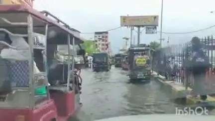 भिवानी: आधे घंटे की बारिश से भिवानी शहर में हुआ जलभराव, राहगीर हुए परेशान