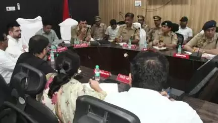 रामपुर: मोहर्रम पर शांति बनाए रखने के लिए पुलिस लाइन सभागार में डीएम और एसपी ने की पीस कमेटी की बैठक