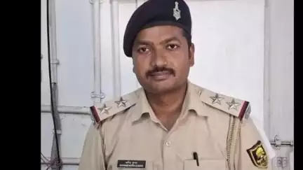 गुठनी: गुठनी थाने में नए थानाध्यक्ष ने किया योगदान, ग्रामीणों ने दी बधाई