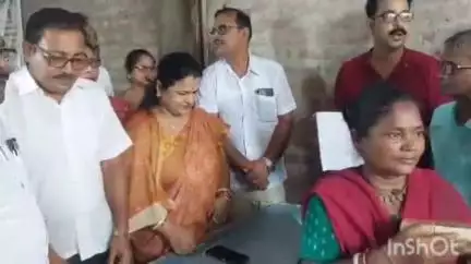 গাইঘাটা: আজ গাইঘাটা পঞ্চায়েত সমিতির পক্ষ  থেকে দীঘায় নব নির্মিত জগন্নাথ ধামের মিষ্টি দেওয়া হল চাঁদপাড়া ও  মণ্ডল পাড়া তে