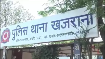 इंदौर: खजराना क्षेत्र में राह चलते व्यक्ति का मोबाइल लूटने वाले दो बदमाश हिरासत में