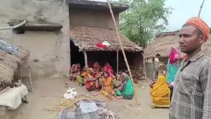 लालगंज: करिया गोपालपुर में विद्युत तार के करंट की चपेट में आने से अधेड़ व्यक्ति की मौत, परिजनों का रो-रो कर हुआ बुरा हाल