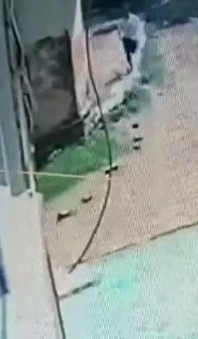 बहरोड़: बहरोड में दिनदहाड़े महिला के घर में चोरी के मामले में पुलिस को मिला चोर का सीसीटीवी फुटेज, पुलिस चोर की तलाश में जुटी